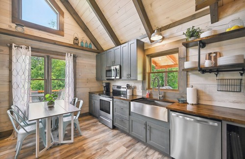 Burks Fork Cabin | Guest Rated 10/10: Modern Cabin Retreat on Working Farm