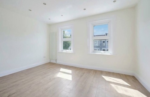 Victoria Junction Apartment | Modern Wimbledon apartment - 20 mins to central London