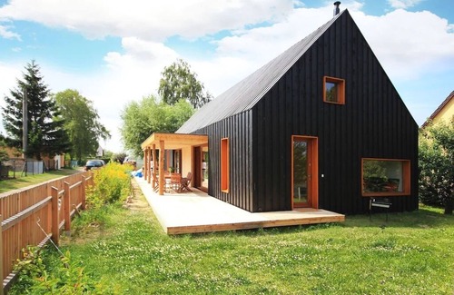 Loissin House | Beautiful Wooden House by the Bodden with Pool & Ocean View