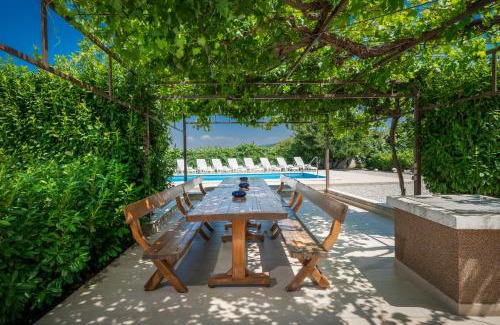 Sestanovac Villa | Modern XXL Villa with Pool and Ocean View - Rated 9.9
