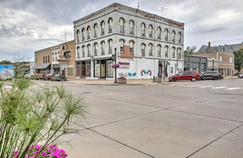 Yankton Apartment | Inviting Yankton Apartment Steps from Riverside Park!