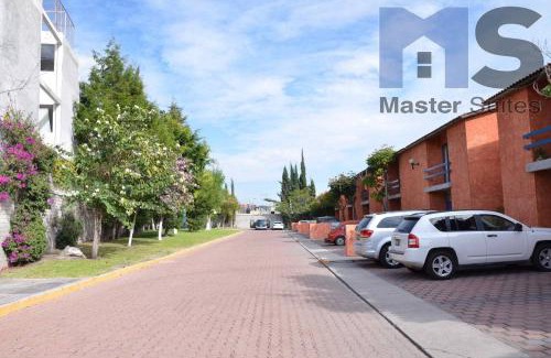 Desarrollo San Pablo Apartment | Inviting Moderna Suite with Pool on Av B Quintana