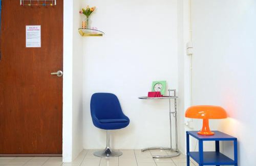 Khlong Chaokhunsing Apartment | Modern Art Studio near MRT Mahat Thai with Private Pool