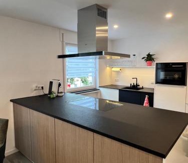 Waiblingen Apartment | Moderne 2-Zimmer-Wohnung - Küche - Balkon - Wifi