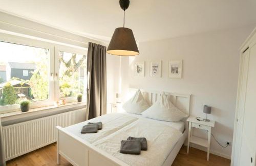 Oberhausen Apartment | Modern 2-Room Apartment Near CentrO with Hot Tub & More