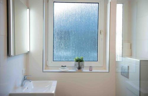 Oberhausen Apartment | Modern 2-Room Apartment Near CentrO with Hot Tub & More