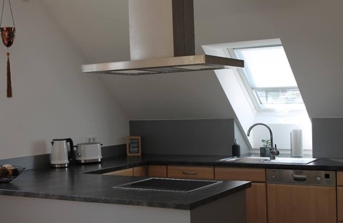 Essing Apartment | Stylish 75sqm Apartment with Large Balcony & Breakfast