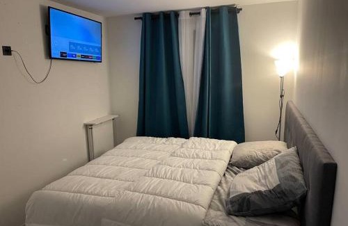 Saint-Gratien Apartment | Modern JO Apartment with Parking - Pet & Child Friendly