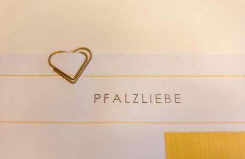 Neustadt an der Weinstrasse Apartment | Stylish Studio in the Heart of Neustadt - Perfect for Families