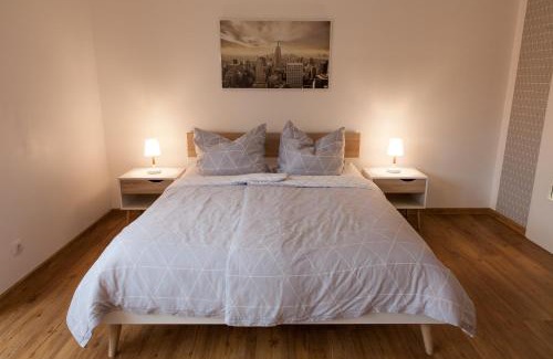 Neustadt an der Weinstrasse Apartment | Stylish Studio in the Heart of Neustadt - Perfect for Families