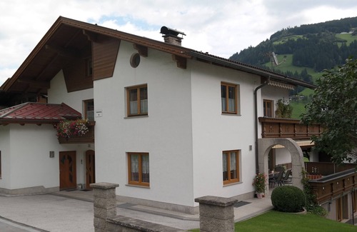 Schwendau Apartment | Modern Apartment with Terrace & Ocean View Near Ski Access