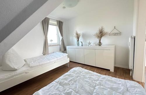 Neue Tiefe Apartment | Coastal Retreat: Unwind at Urlaubsträume am Meer