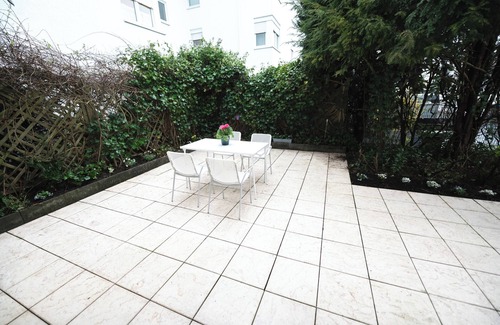 Asemissen Apartment | Moderne Ferienwohnung mit Terrasse am Teutoburger Wald. Haustierfreundlich!