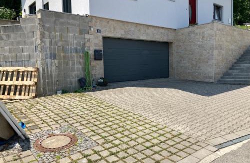 Siegsdorf Apartment | Moderne Ferienwohnung am Wald