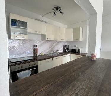 Bodenwerder Apartment | Comfortable Ferien Monteur Wohnung with Breakfast & Pet-Friendly
