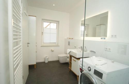 Gross Zicker Apartment | Modern Retreat with Terrace - Haus Inselwind FeWo MEERstille