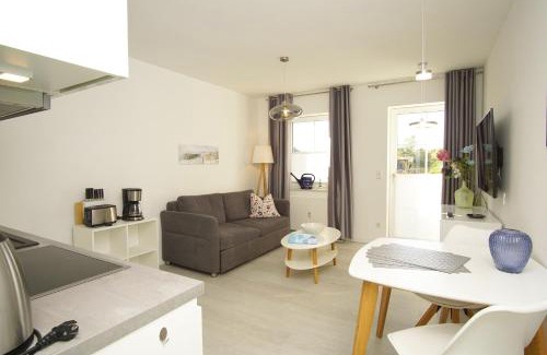 Gross Zicker Apartment | Modern Retreat with Terrace - Haus Inselwind FeWo MEERstille