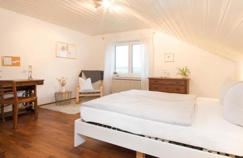Markdorf House | Modern Nature Retreat: 3 Bedrooms, Breakfast Included