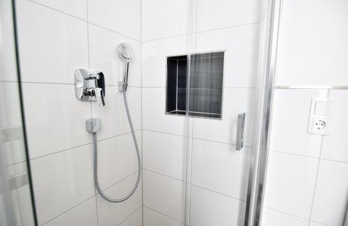 Rheindorf Apartment | Modern Apartment with Sat-TV & Free Wi-Fi for Families
