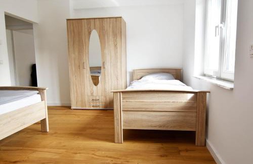 Rheindorf Apartment | Modern Apartment with Sat-TV & Free Wi-Fi for Families
