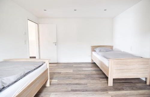 Rheindorf Apartment | Modern Apartment with Sat-TV & Free Wi-Fi for Families