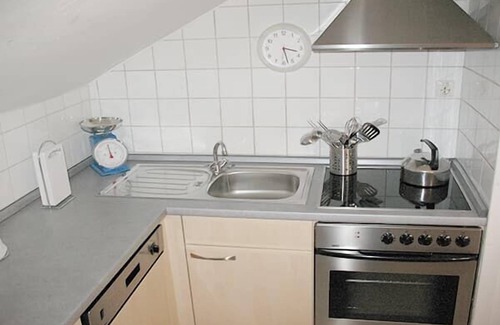 Lam Apartment | Contemporary Retreat with Balcony, Spa & 10/10 Guest Rating