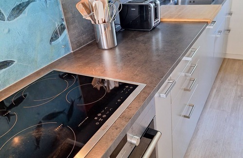 Barendorf Apartment | Modern City-Centered Apartment near Lüneburg with Breakfast