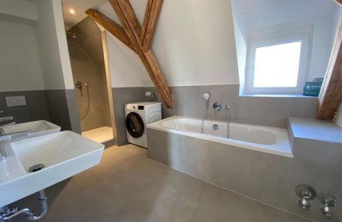 Lechhausen Apartment | Moderne Maisonette mit Terrasse