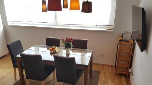 Neulerchenfeld Apartment | Elegant Maisonette with Terrace - Rated 9.5/10 by Guests