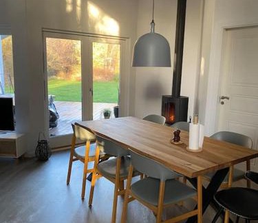 Gedesby House | Modern Beachfront Cottage in Scenic Surroundings