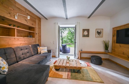 Eckartsberg Apartment | Cozy Maisonette with Terrace & Wallbox at FarmHouse Eckartsberg