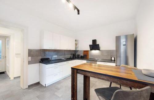 Vahrenwald-List Apartment | Modern Business Apartment in Prime Location for Families