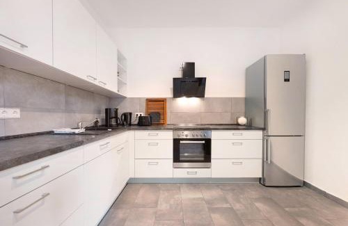 Vahrenwald-List Apartment | Modern Business Apartment in Prime Location for Families