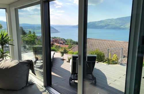 Krattigen Apartment | Modern Retreat with Breathtaking Thunersee Views