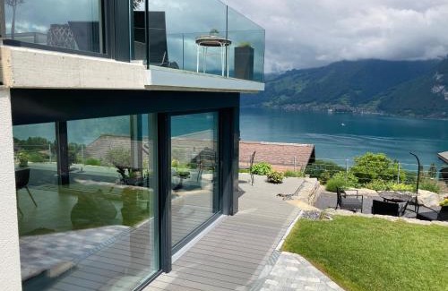 Krattigen Apartment | Modern Retreat with Breathtaking Thunersee Views