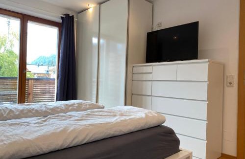 Hinterthal Apartment | Modern Almhütte: Pet-Friendly Retreat with Top Reviews