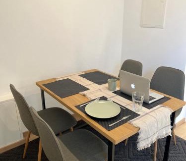 Neureut Sudlicher Teil Apartment | Stylish Apartment in Karlsruhe Neureut - Pet Friendly Stay
