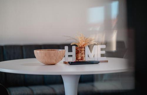 Sudenburg Apartment | Moderner Altbau für 3