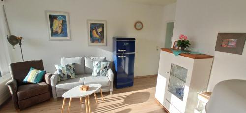 Husen Apartment | Cozy Ferienhaus D51: Ocean View Retreat for 2-5 Guests