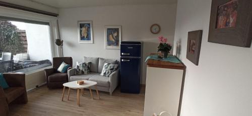 Husen Apartment | Cozy Ferienhaus D51: Ocean View Retreat for 2-5 Guests