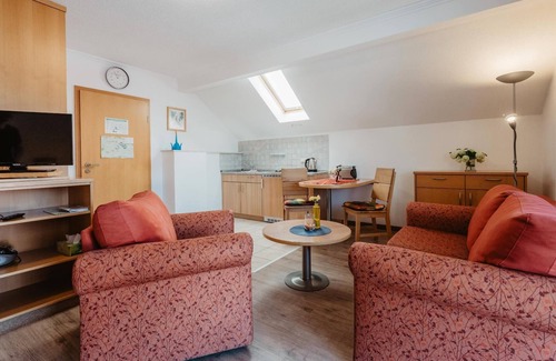 Wurding Apartment | Stylish 2-Room Apartment with Balcony and Breakfast Included