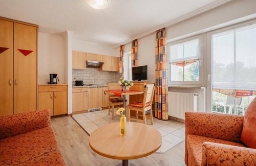 Wurding Apartment | Cozy 2-Bedroom Apartment with Balcony and Kitchen Access