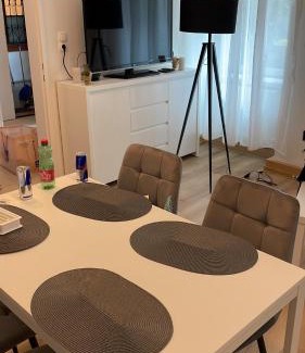Funfhaus Apartment | Pet-Friendly Apartment Geibel T5 - Guest Rated 9/10