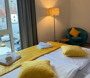 Oststadt Apartment | Modernes Apartment mit Balkon und Parkplatz Zentrum
