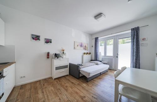 Penzing Apartment | Convenient Apartment Near U-Bahn & Schönbrunn, Family-Friendly