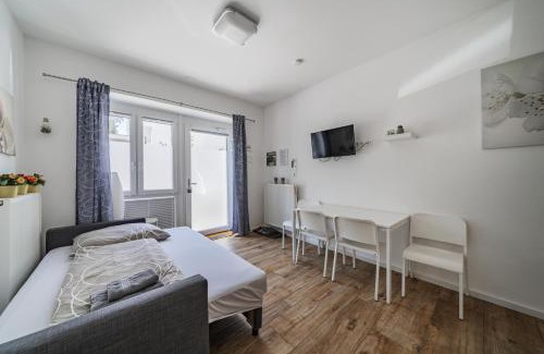 Penzing Apartment | Convenient Apartment Near U-Bahn & Schönbrunn, Family-Friendly
