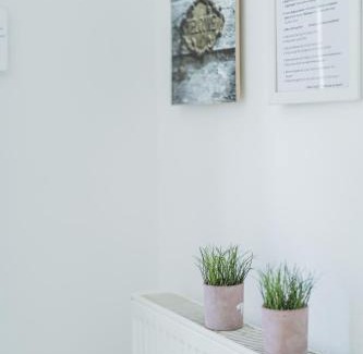 Penzing Apartment | Convenient Apartment Near U-Bahn & Schönbrunn, Family-Friendly
