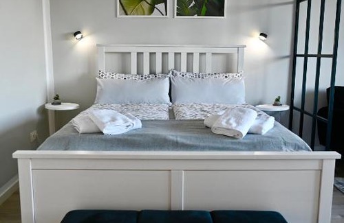 Doehren Apartment | Modern Apartment with Direct Access to City and Expo