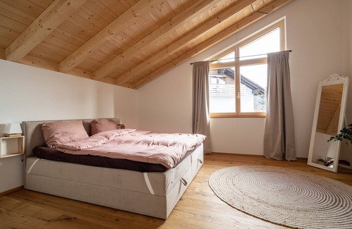 Wertach Apartment | Stylish Apartment with Pool and Lake Views in the Mountains