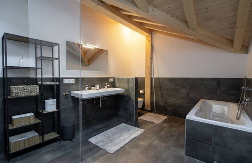 Wertach Apartment | Stylish Apartment with Pool and Lake Views in the Mountains